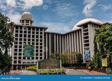 Masjid Istiqlal, Jakarta, Indonesia Editorial Stock Image - Image of ...