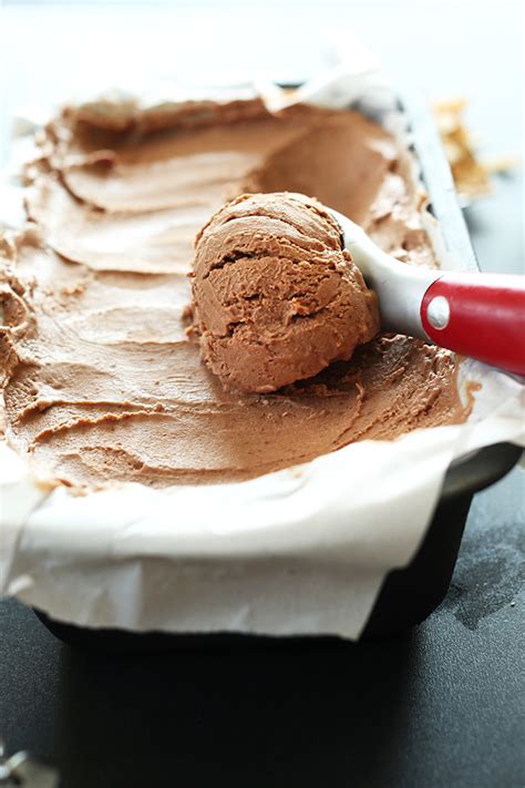 No-Churn Chocolate Ice Cream | Minimalist Baker Recipes