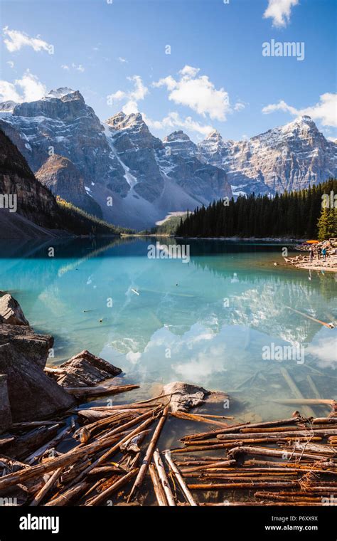 Moraine lake in autumn, Banff National Park, Alberta, Canada Stock ...