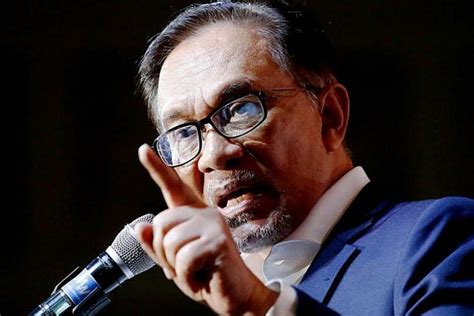 PKR president Anwar Ibrahim advises his aide to turn himself in over ...