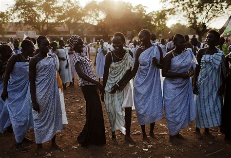 South Sudan gains independence, becomes new nation