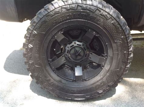 **2002 CHEVY AVALANCHE LIFTED PLASTI-DIP 35 INCH TIRES**