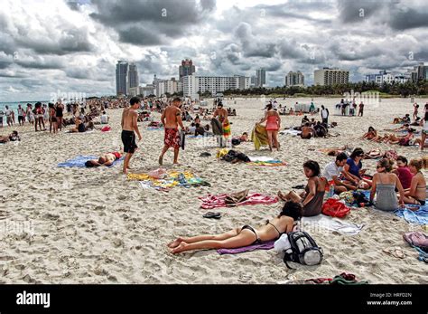 Miami beach people hi-res stock photography and images - Alamy