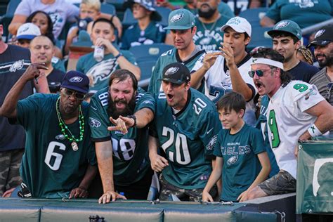 Crazy Eagles Fan Is Going Viral Before Kickoff On Thursday Night - The Spun