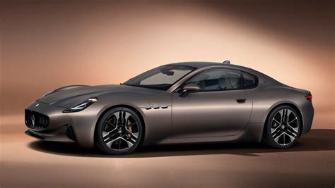 New Maserati GranTurismo Folgore all-electric GT revealed for 2023 - pictures | Auto Express