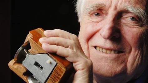 Muere Douglas Engelbart, el inventor del ratón de ordenador - NeoTeo