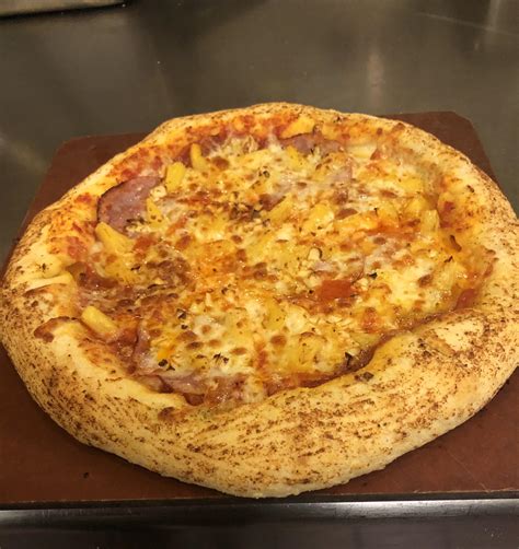 Stuffed crust Hawaiian style pizza : r/Pizza