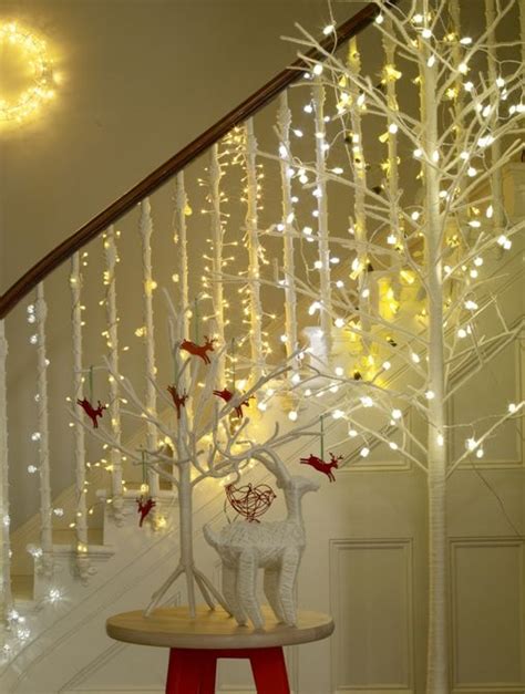 20 Beautiful Christmas Staircase Decorating Ideas