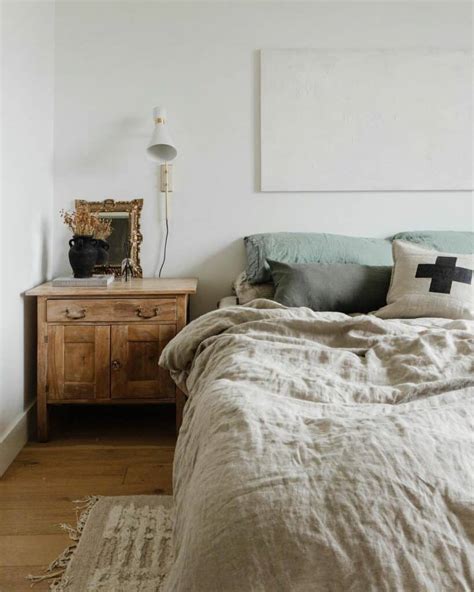 25 No Headboard Ideas for A Versatile and Modern Bedroom