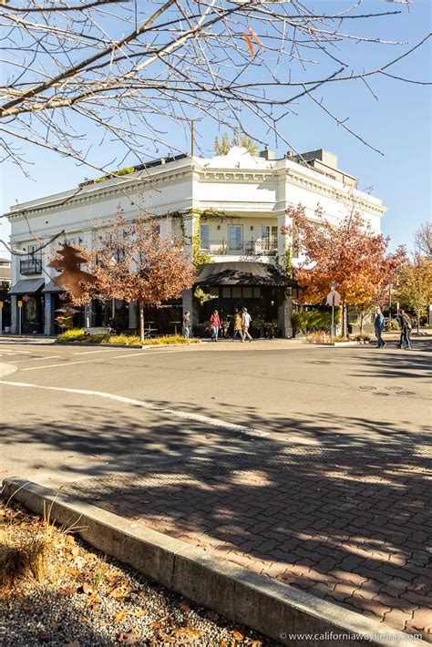 Downtown Healdsburg - Shopping, Restaurants, Wine & More