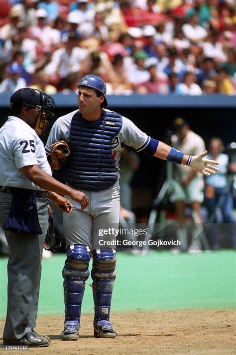 Catcher Mike Scioscia of the Los Angeles Dodgers argues with umpire... News Photo - Getty Images