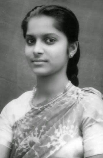 25 Facts About Waheeda Rehman The Epitome Of Beauty