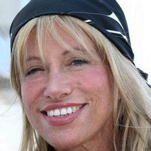 Carly Simon - Bio, Facts, Family | Famous Birthdays