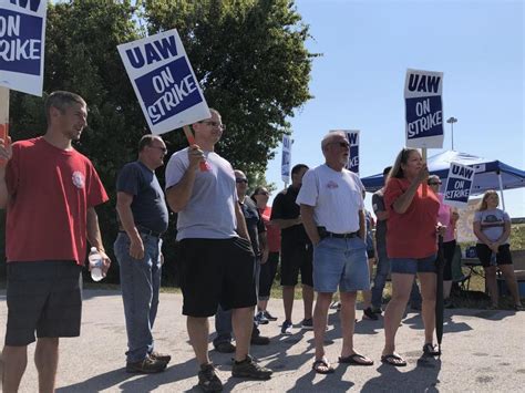 Ford Workers Strike Alongside GM Workers in Kentucky - Ford-Trucks.com