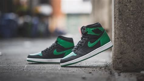 An Official Look at the Air Jordan 1 "Pine Green" - KLEKT Blog