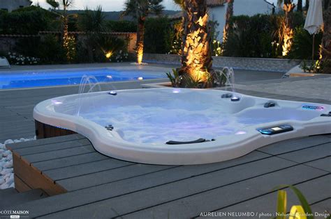 Un jacuzzi dans une ambiance tropicale. | Rénovation extérieure, Piscine a debordement, Piscine