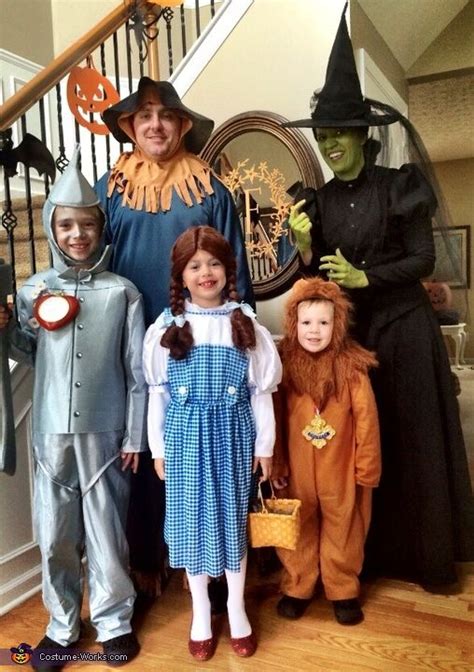 Wizard of Oz Family Halloween Costume | Family halloween costumes, Family costumes, Disney ...