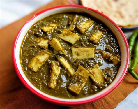Palak Paneer Recipe | Spinach Curry with Paneer - VegeCravings