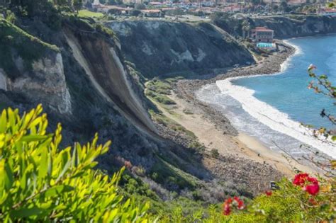 Palos Verdes Estates: a coastal cliff landslide captured on video - The ...