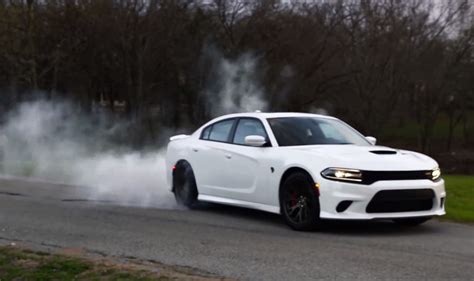 2015 Dodge Charger Hellcat Does a Burnout as Break-In Procedure ...