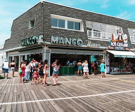 Manco & Manco Pizza Boardwalk Cam - Live Beaches