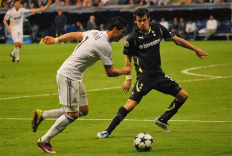 File:Cristiano Ronaldo Real Madrid Gareth Bale Tottenham.jpg - Wikipedia, the free encyclopedia