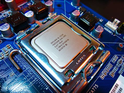 Intel E5200 #1 | Intel E5200 Pentium Dual-Core Processor 2.5… | lungstruck | Flickr