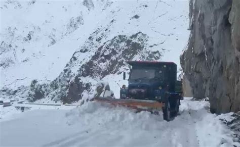 Snowfall In Kashmir Signals Early Winter In The Valley