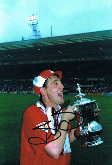 Signed Steve Bruce Manchester United Photo - Its Signed Memorabilia