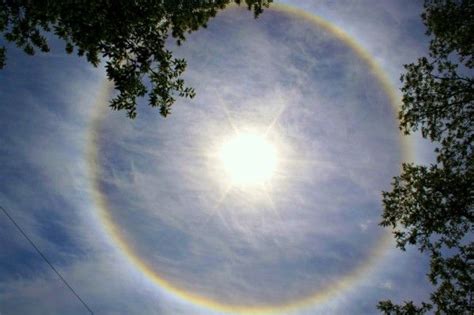 What makes a halo around the sun or moon? | EarthSky.org | Did you know ...