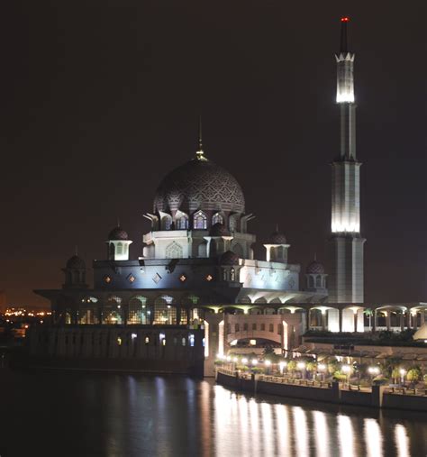 [Wordless Wednesday] Putra Mosque at Night | IHSAN KHAIRIR