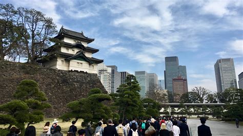 Free tour of the Tokyo Imperial Palace in English - Exploring Old Tokyo