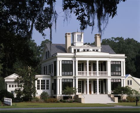 What Is Antebellum Architecture? A Design Style With Classical Roots