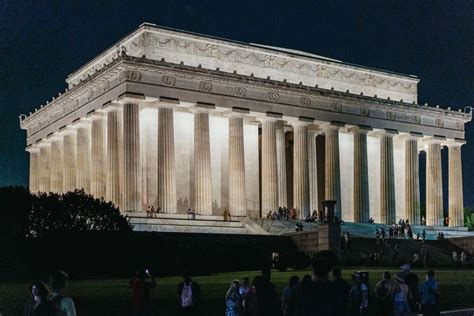 Washington DC: National Mall Night Bus Tour | GetYourGuide