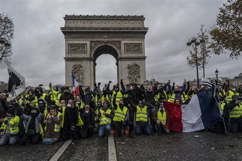 France’s “yellow vests” protests against Macron turning deadlier - Vox