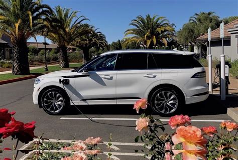 The Best Luxury 7 Passenger SUVs - A Girls Guide to Cars