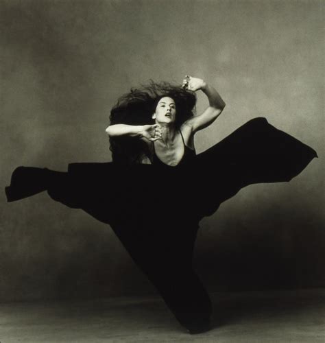 Margie Gillis daring compassion. | Annie leibovitz fotos, Annie leibovitz, Retratos