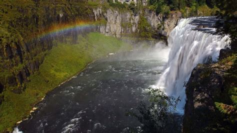 11 Waterfalls in Idaho for All the Family To Enjoy