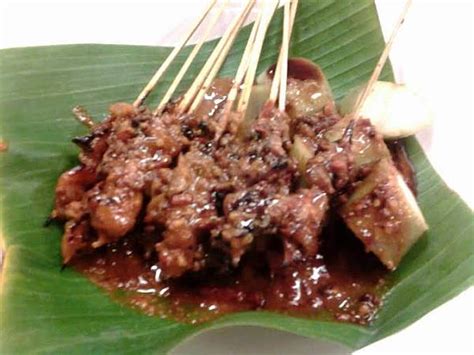 Sate Kelinci Karmel Lembang, Sekali Tarik Pulen Banget! : Okezone Lifestyle