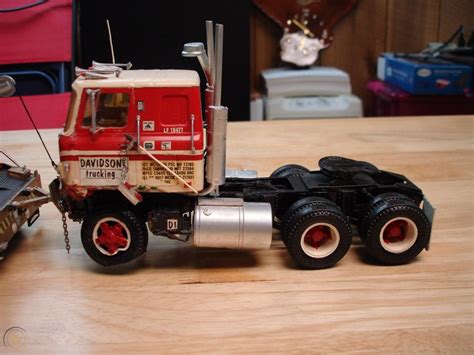 Built 1/25 scale model semi-trucks Peterbilt Wrecker - International Transtar CO | #1843391657