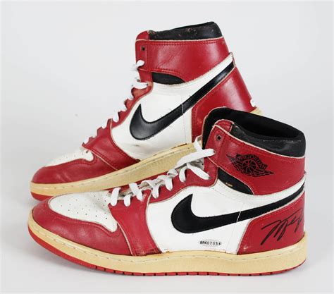 1985-86 Chicago Bulls – Michael Jordan Game-Worn, Signed Air Jordan I Sneakers Shoes – UDA COA ...