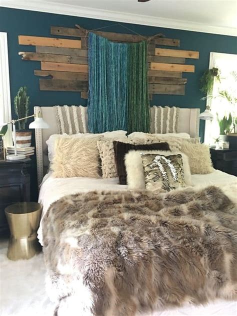 Small bedroom decorating ideas with faux fur, pillows, tapestries ...