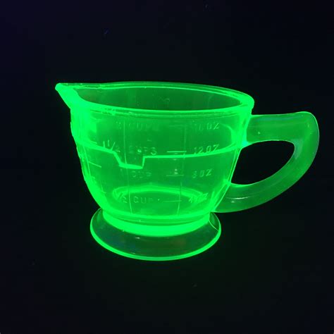 Vintage Green Uranium Glass 2 Cup Measuring Cup | Vintage green, Measuring cups, Cup