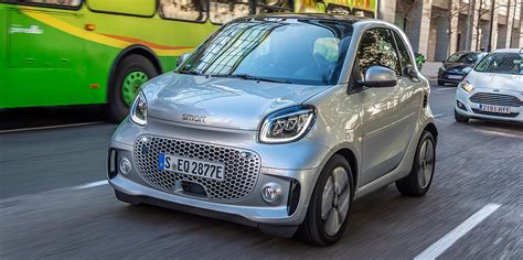 Smart EQ fortwo Coupe pictures, official photos