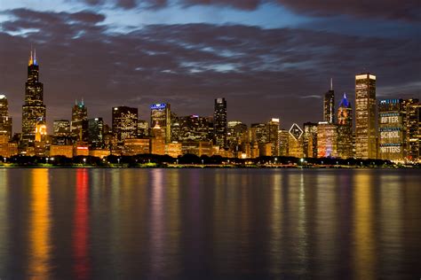 Chicago Skyline Pictures - Chicago Skyline At Night Free Stock Photo | Bodaswasuas