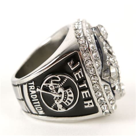 MLB New York Yankees 2009 World Series Replica Ring Size 10 | Property Room