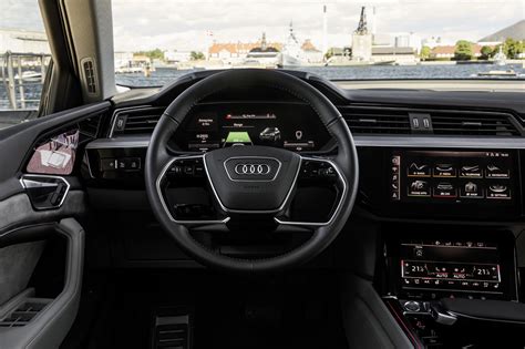 Audi e-tron interior fully revealed – digital wing mirrors The interior ...