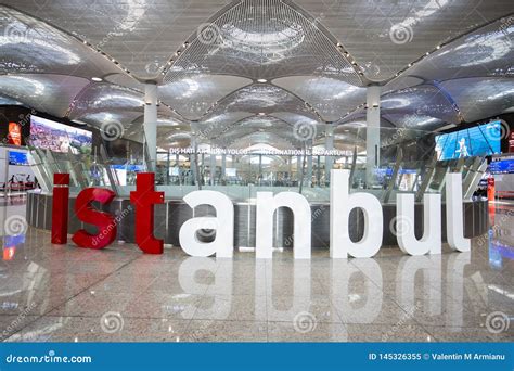 ISTANBUL, AIRPORT - FEBRUARY, 2019: Famous London Dry Gin Tanqueray No ...