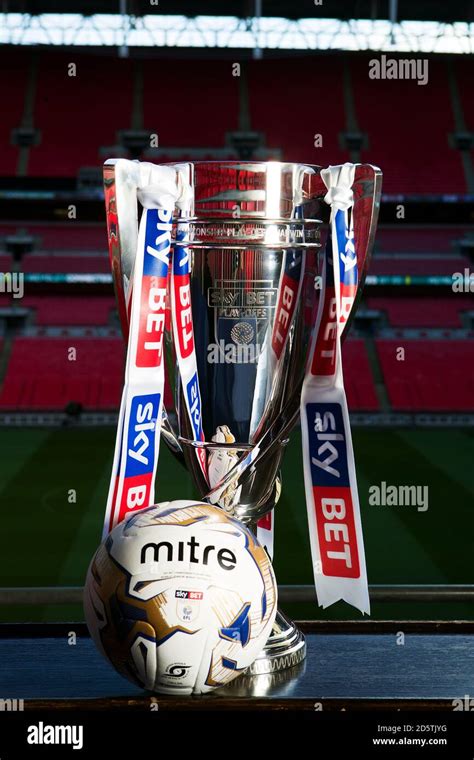 Efl championship trophy view hi-res stock photography and images - Alamy