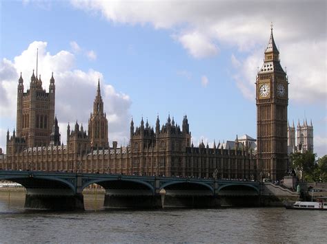 File:Westminster Bridge, Parliament House and the Big Ben.jpg